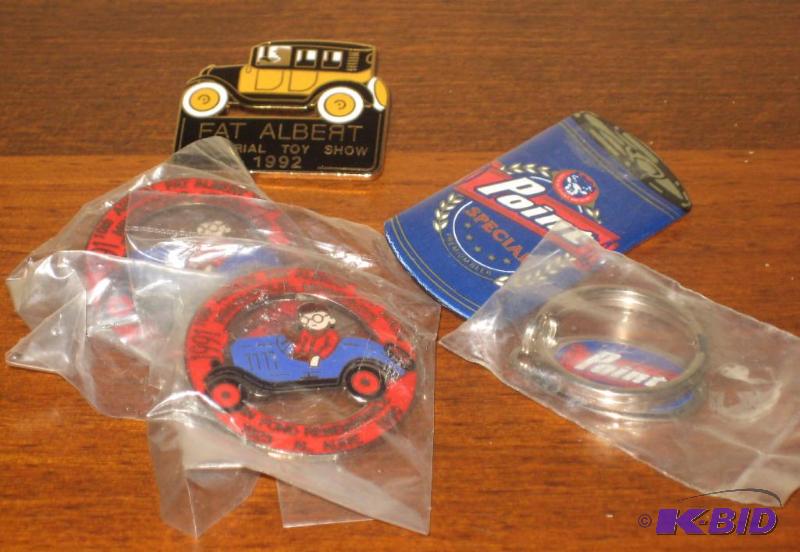 COLLECTION OF BUTTONS AND PINS