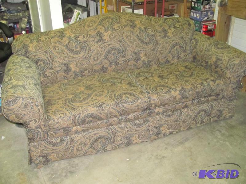ROWE FURNITURE Sofa. Approx. 80&quot L x 38&...