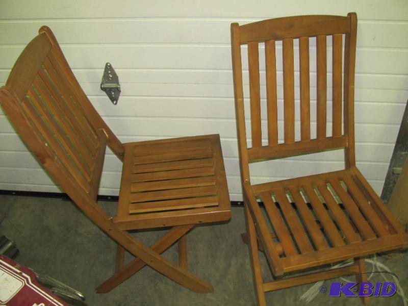 Pair of Folding Wooden Outdoor Chairs. Very g...