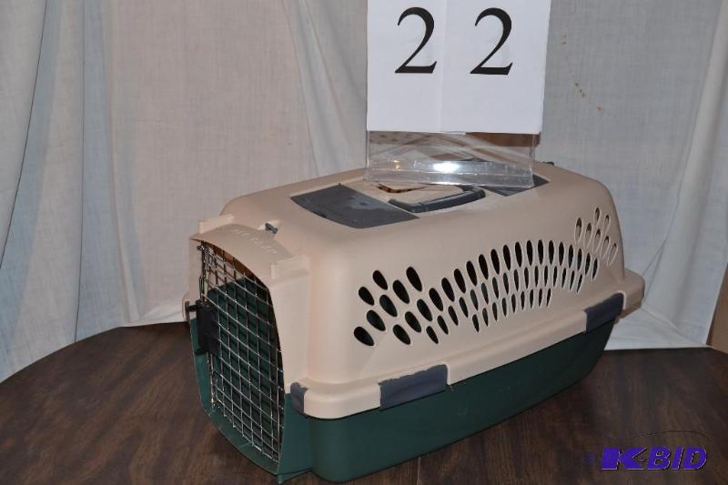 lot 22 image: pet taxi