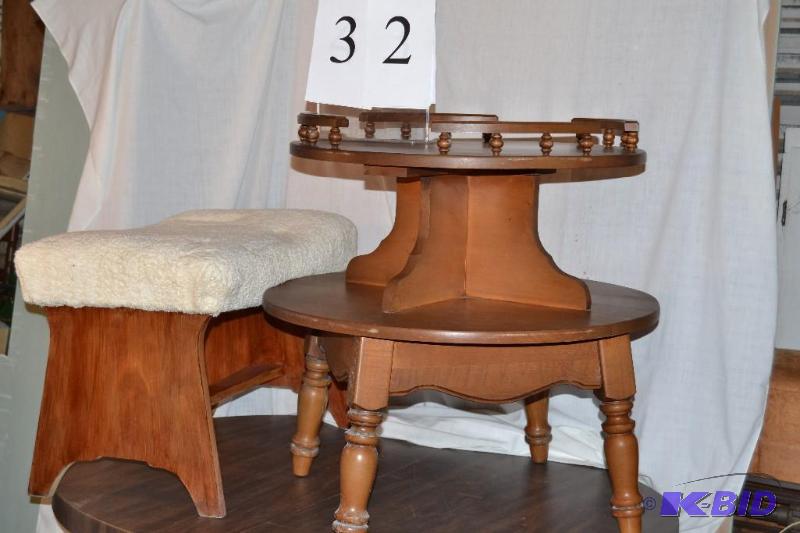 lot 32 image: table & stool