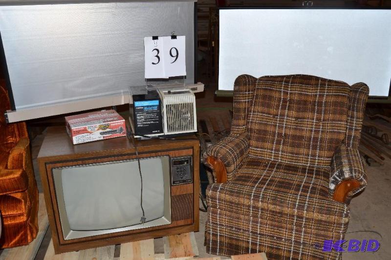 lot 39 image: TV, chair, screens