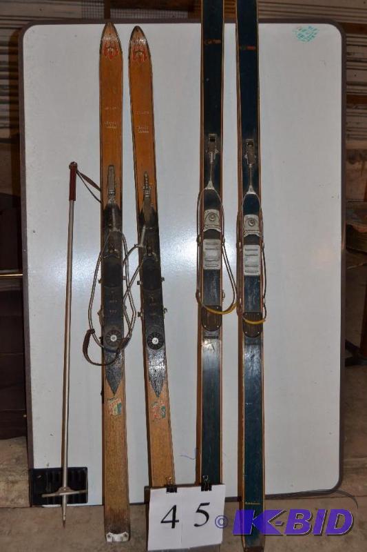 lot 45 image: vintage downhill skis