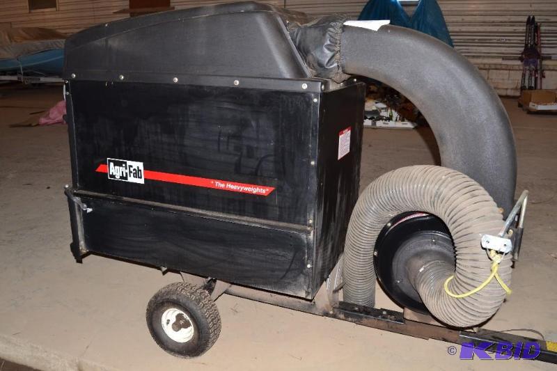 lot 53 image: lawn vacuum trailer