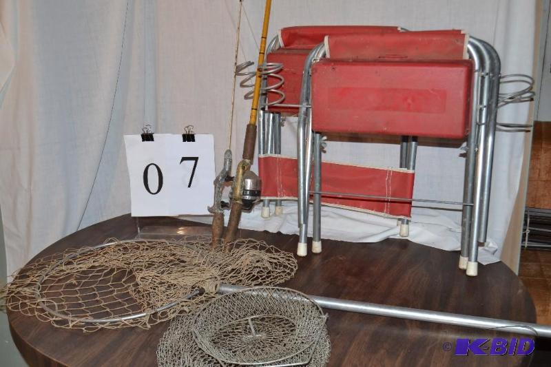 lot 7 image: Vintage fishing items