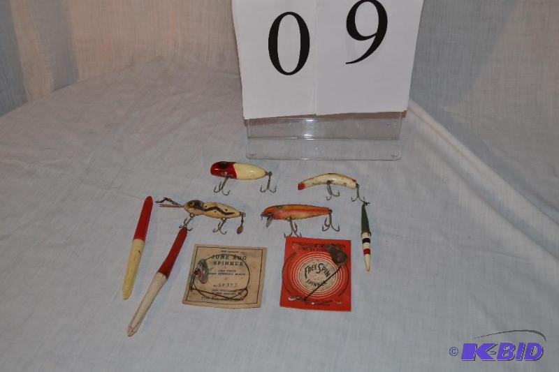 lot 9 image: vintage fishing lures