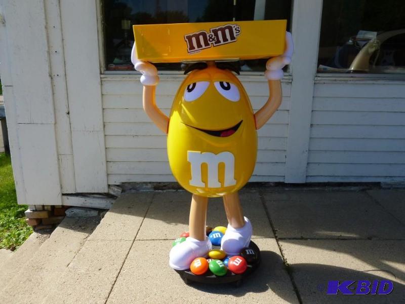 lot 1 image: Large Collectible M&ampM heavy gage plastic ...