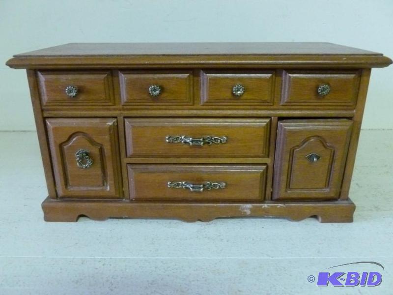 lot 106 image: Large solid wood flip lid music jewelry box t...