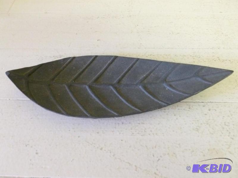 lot 148 image: Decorative cast iron leaf that measures 3.5&q...
