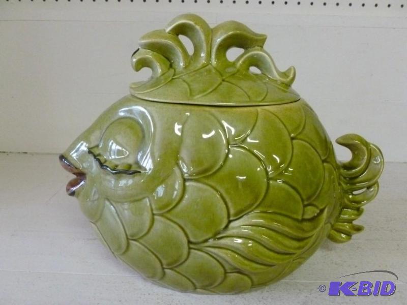 lot 152 image: Beautiful large porcelain fish cookie jar wit...