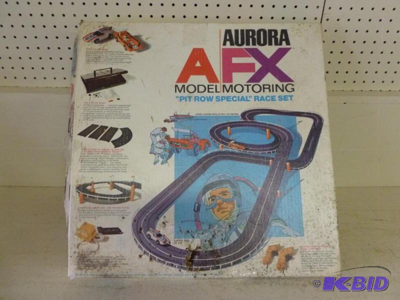 lot 168 image: Vintage 1972 Aurora FX Motoring Pit-Row Speci...