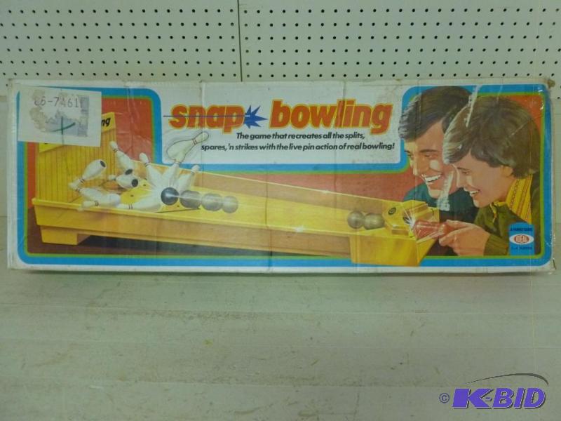 lot 170 image: Vintage 1973 Ideal Toy Corp. - Snap Bowling, ...