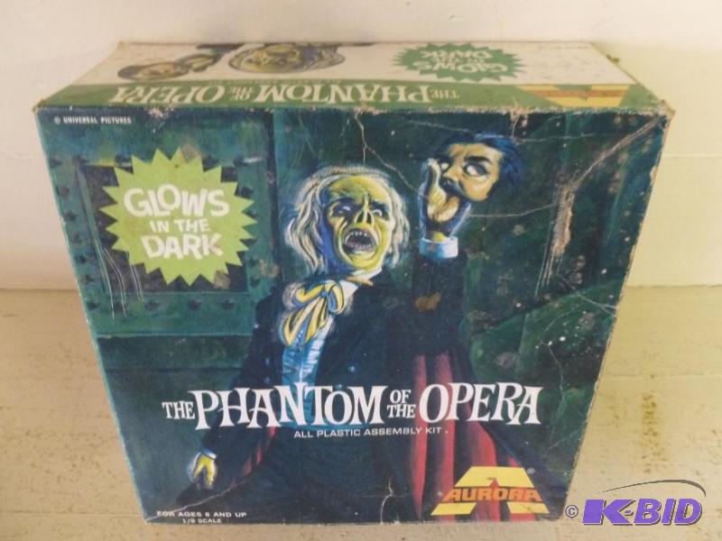lot 175 image: Vintage 1972 Aurora - Universal Pictures &quo...