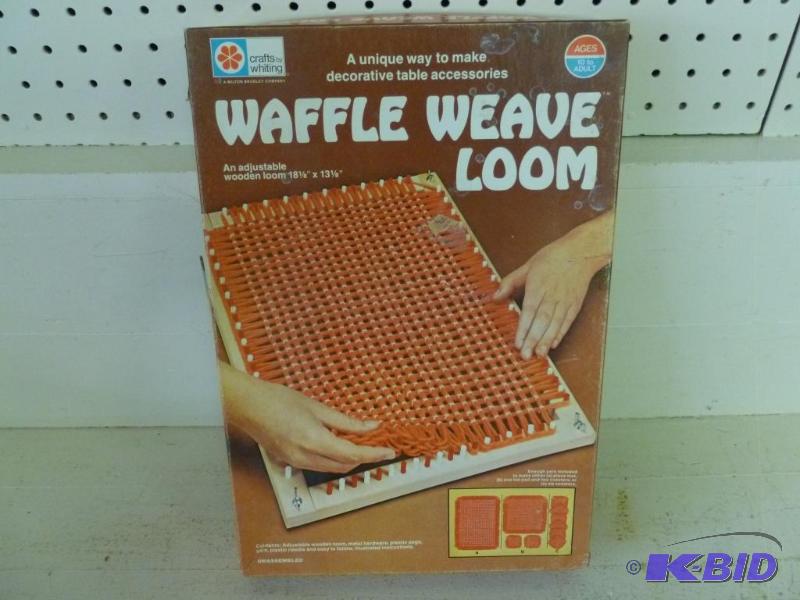 lot 182 image: Vintage Crafts by Whiting - Waffle Weave Loom...