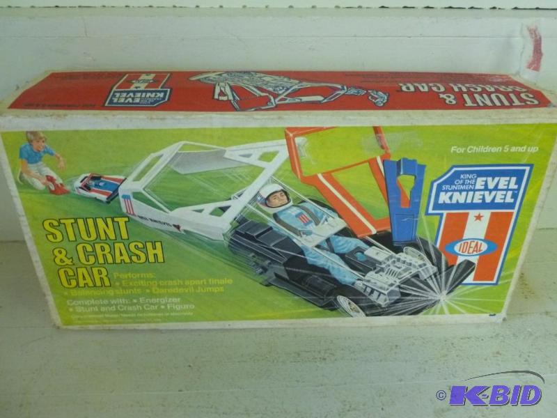 lot 185 image: Vintage 1974 Ideal Toy Corp. Evel Knievel Stu...