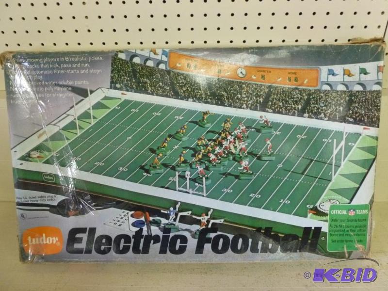 lot 186 image: Vintage Tudor - Electric Football game model ...