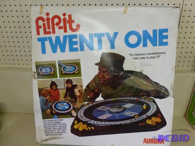 lot 187 image: Vintage 1973 Aurora Flip-It Twenty One game, ...