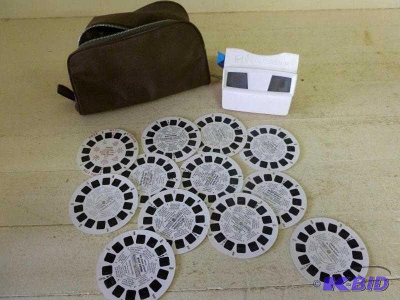 lot 194 image: Vintage GAF View Master, comes with three pac...