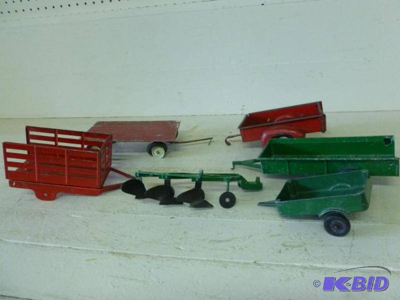 lot 220 image: Lot of six vintage farm metal farm toys for p...