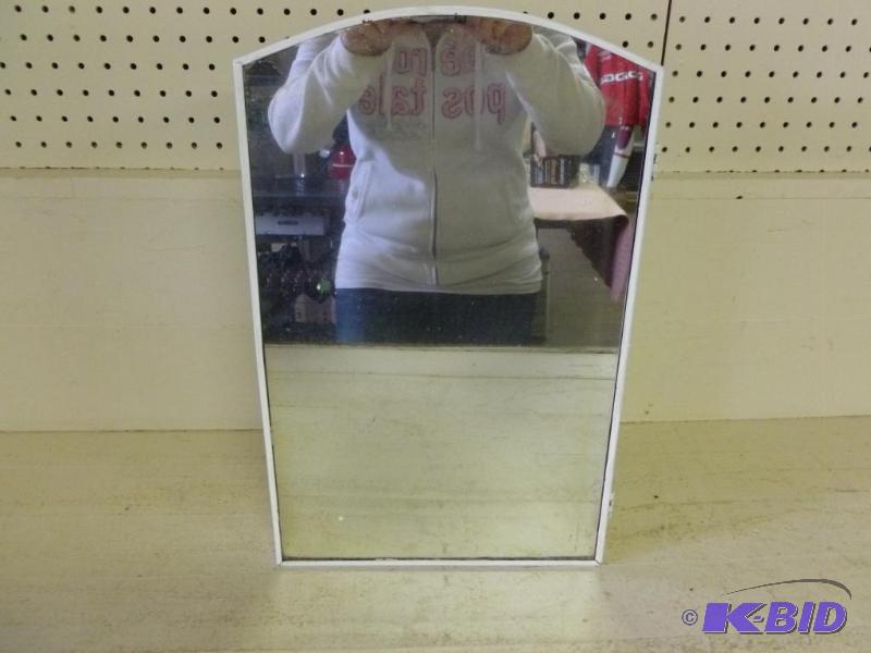 lot 227 image: Vintage two tiered metal medicine cabinet tha...