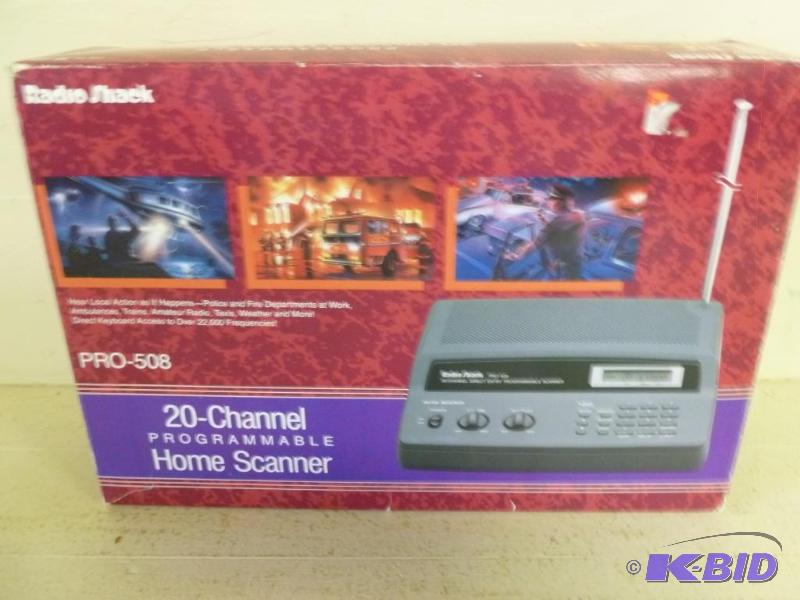 lot 253 image: Radio Shack 20- Channel Programmable Home Sca...