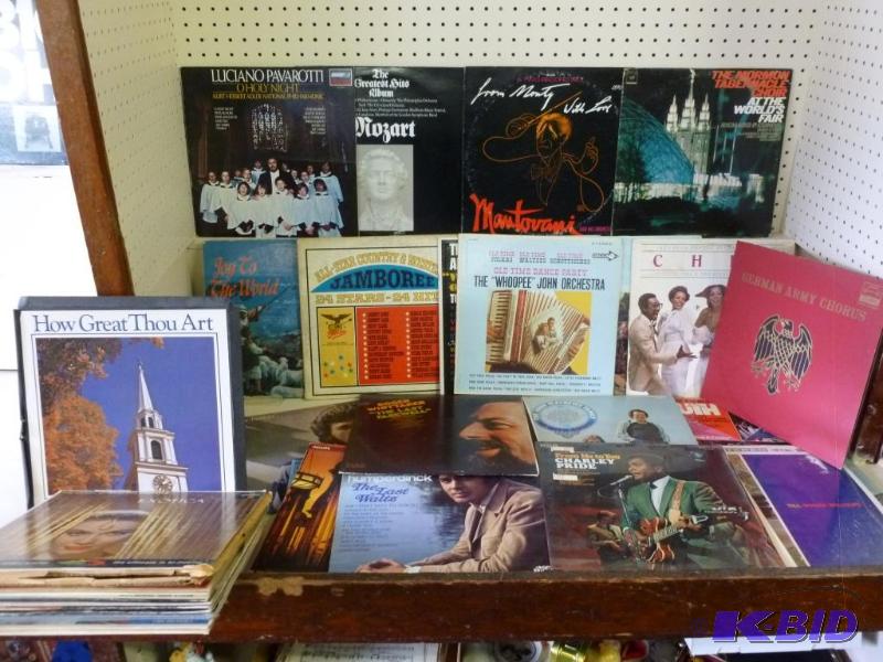 lot 258 image: Large lot of forty collectible 33s records....