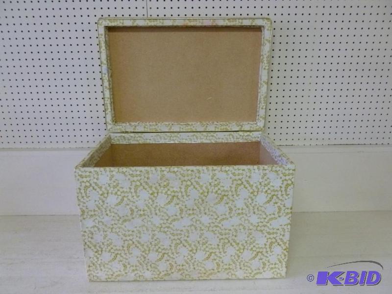 lot 261 image: Vintage vinyl cushion top storage trunk that ...