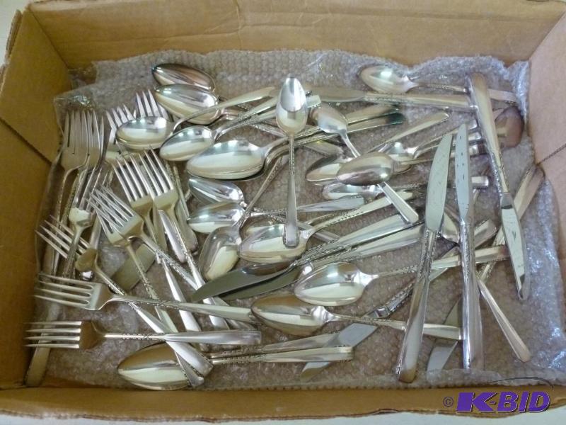lot 268 image: Rogers 1881 fifty-three piece matching silver...
