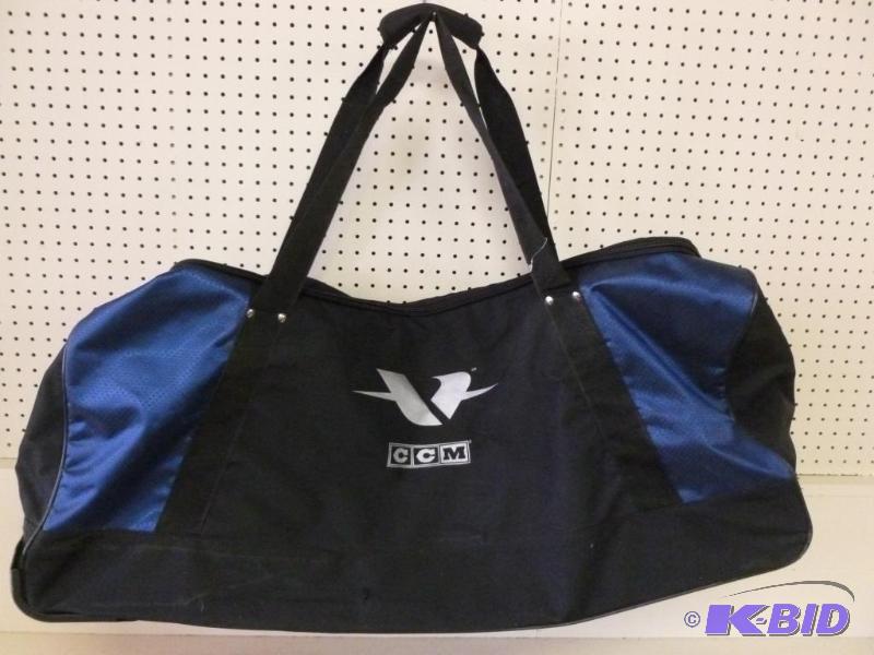 lot 282 image: Large CCM 8.0 hockey equipment roller bag, me...