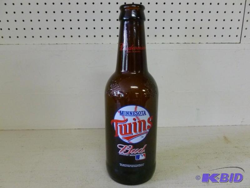 lot 35 image: Large Budweiser - Minnesota Twins embossed be...