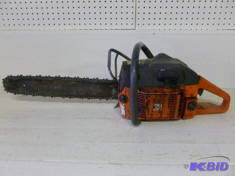 lot 5 image: Husqvarna&nbsp66 gas chain saw, comes with a...