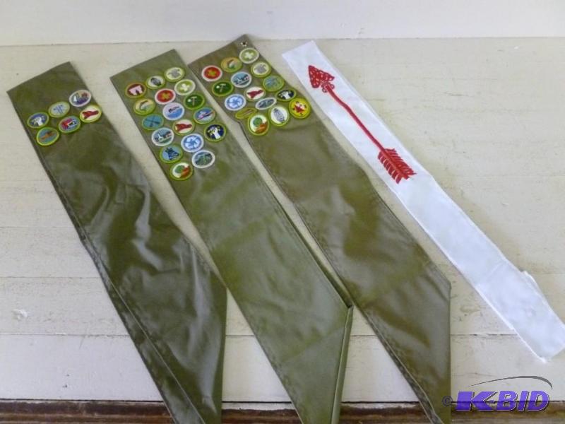lot 52 image: This lot consists of three vintage Boy Scout ...