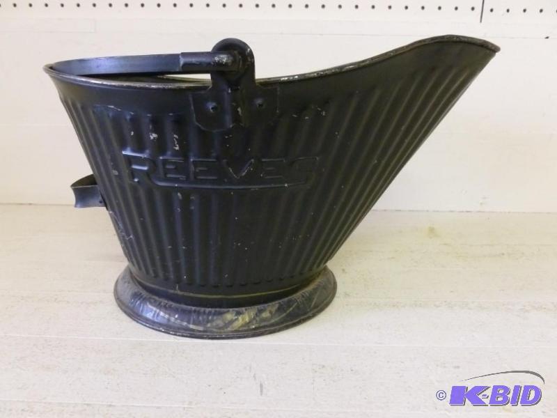 lot 85 image: Vintage Reeves metal coal bucket, good condit...