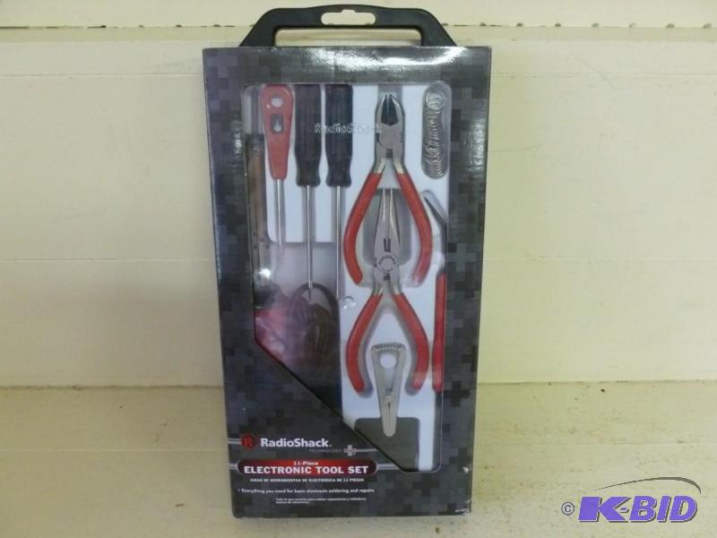 lot 92 image: Radio Shack Technology Plus 11-piece electron...