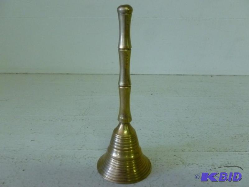 lot 95 image: Vintage brass dinner bell that measures 5.5&q...