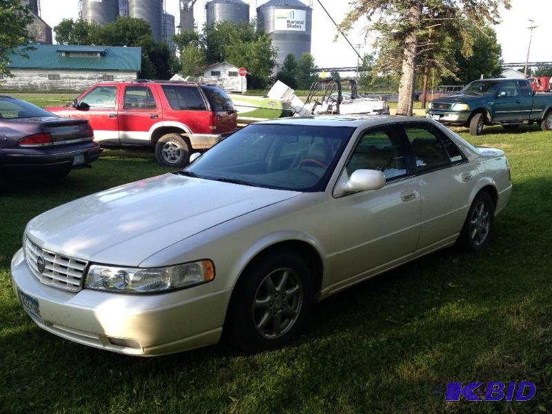 lot 2 image: 1999 Cadillac Seville STS