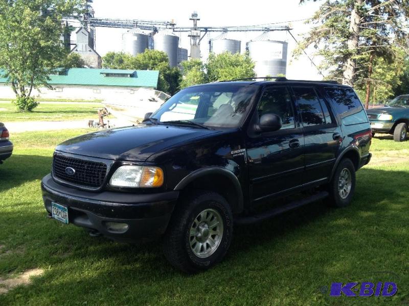 lot 3 image: 2002 Ford Expedition XLT