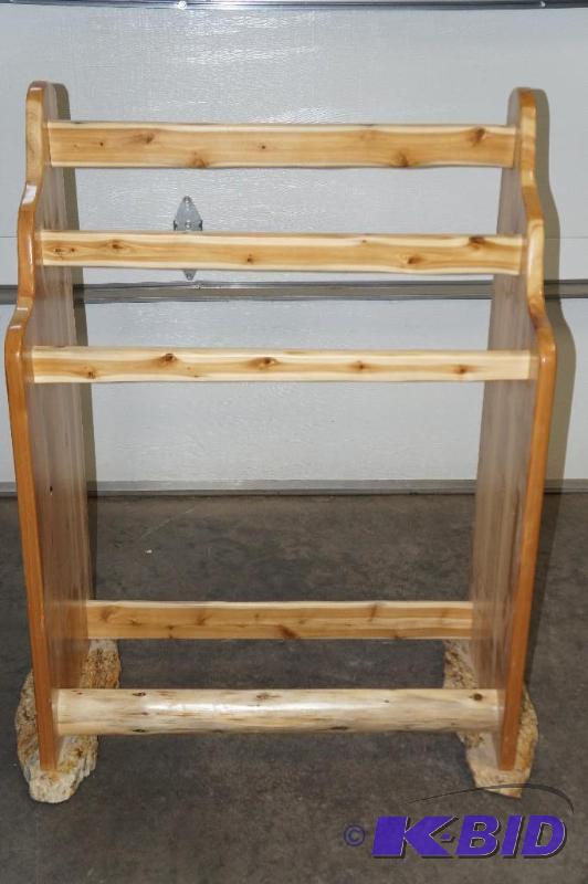 Triple Quilt Holder with Granite Feet