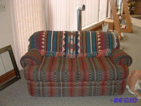 LOVE SEAT WITH THROW QTY 1 VERY GOOD CONDITIO...