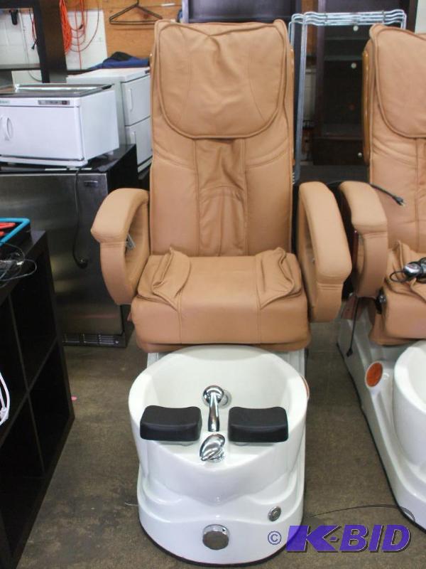 lot 1 image: Pedicure Chair