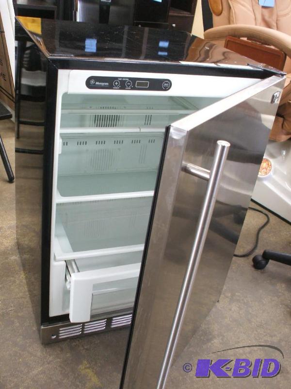 lot 17 image: Refrigerator