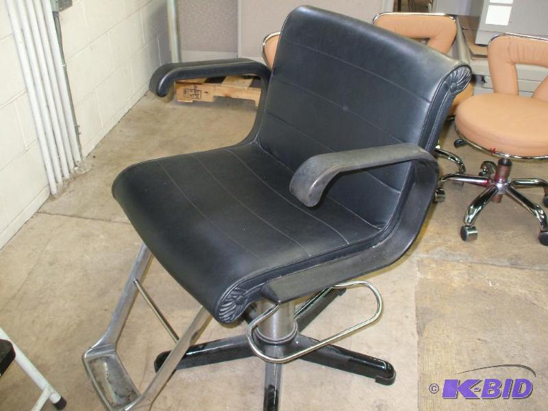 lot 18 image: Hydraulic Chair