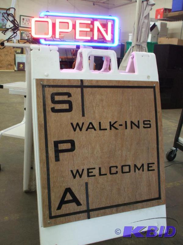 lot 25 image: Signage
