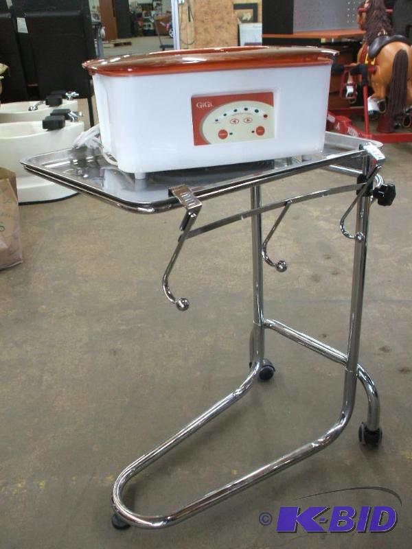 lot 29 image: Salon Accessories