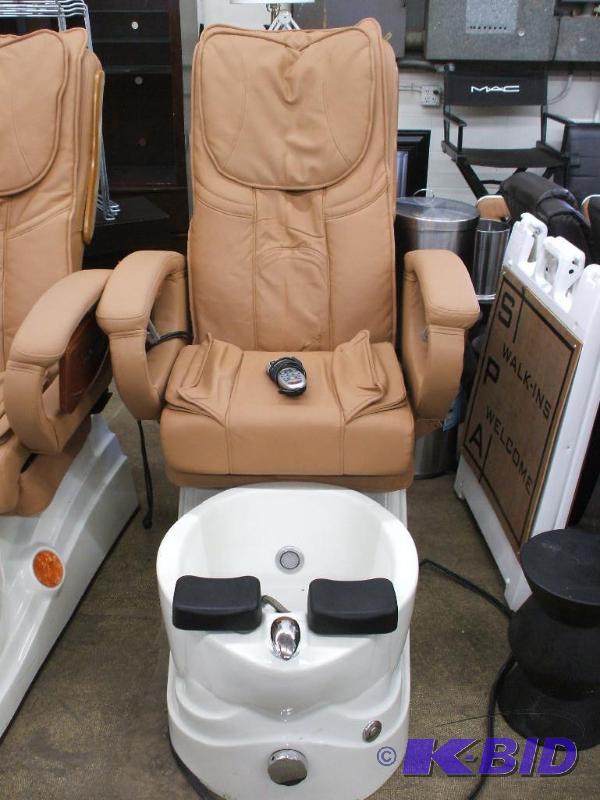 lot 3 image: Pedicure Chair