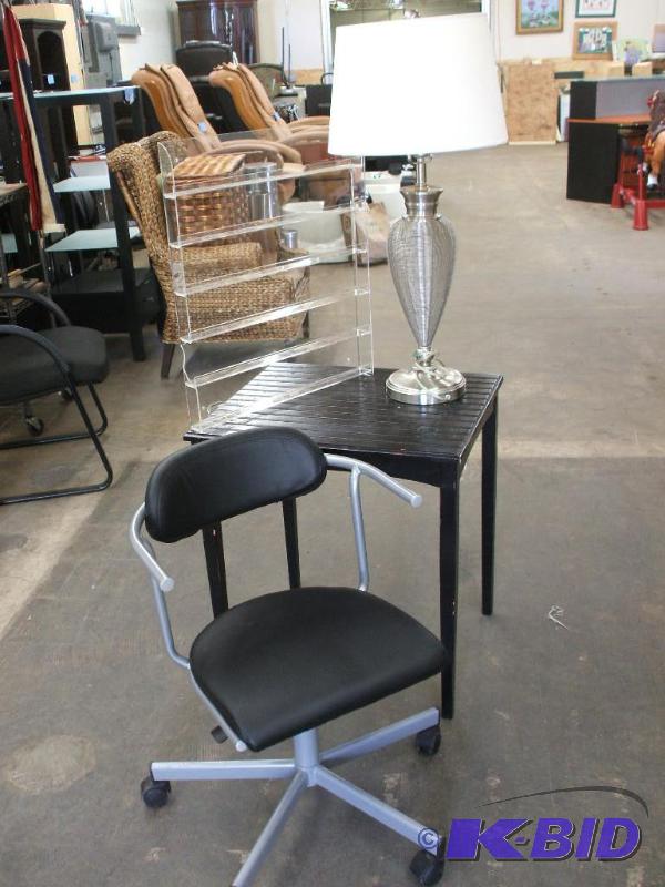 lot 31 image: Salon Accessories