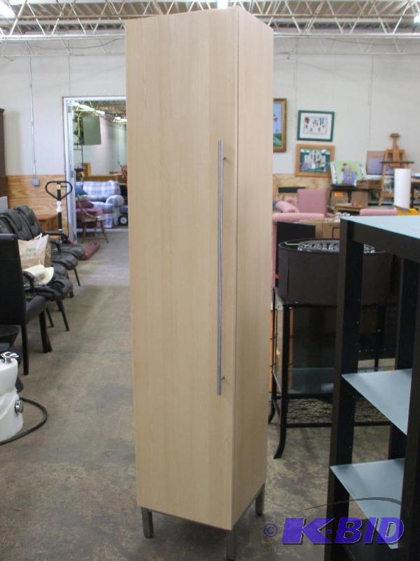 lot 9 image: Cabinet