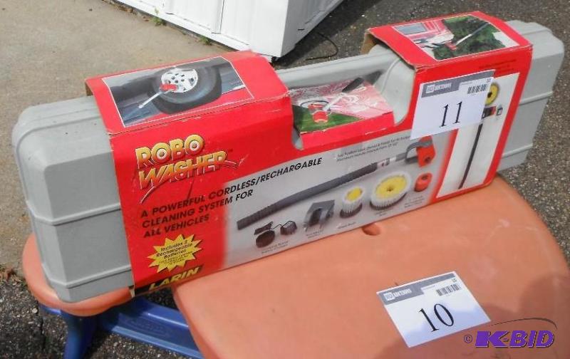 lot 11 image: Cordless and Rechargeable&nbspLarin Robo&nbs...