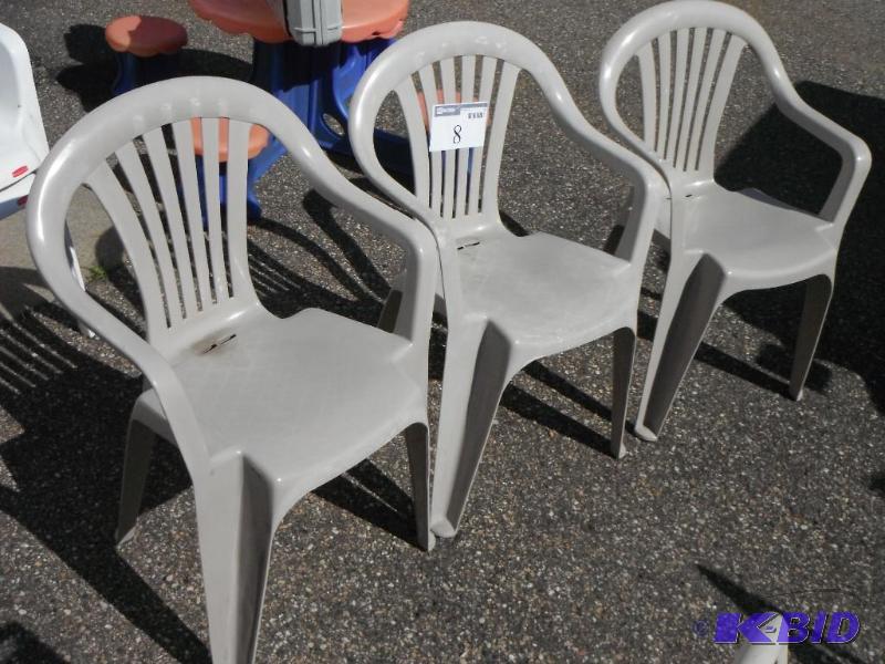 lot 12A image: A Collection of White and Gray Plastic Patio ...
