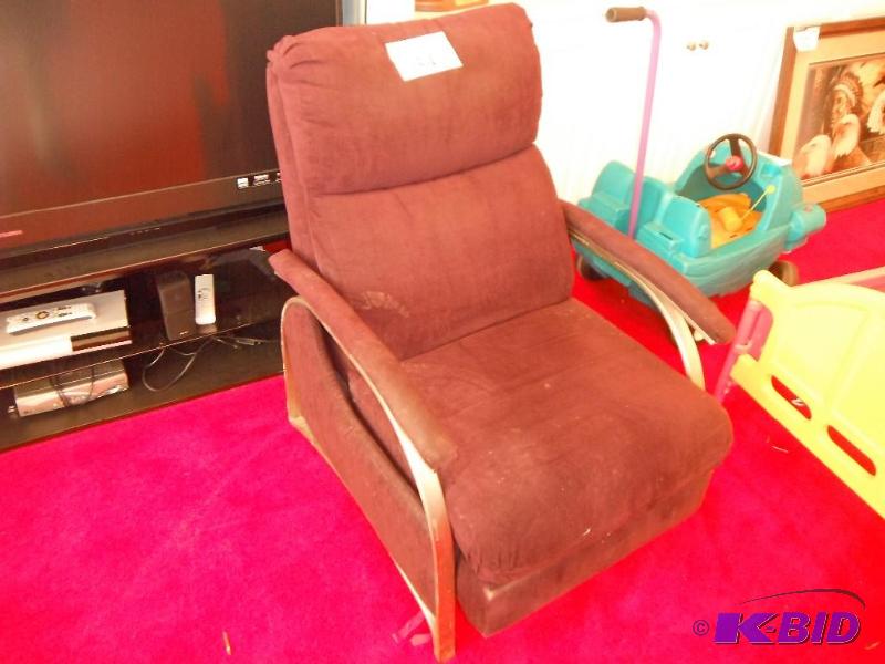 lot 34 image: Red Recliner with Armrests and Extendable Leg...